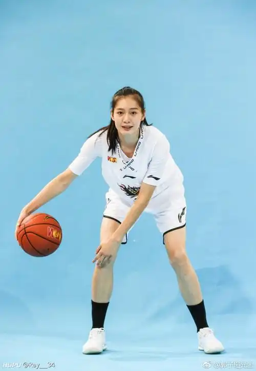 中国女篮的郭子瑄颜值几分