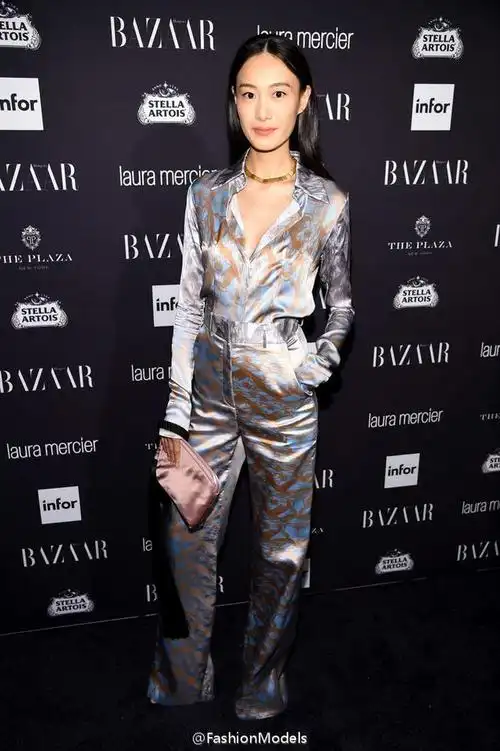 18岁进模特界,22岁走维密秀场,嫁陈冠希得千金!