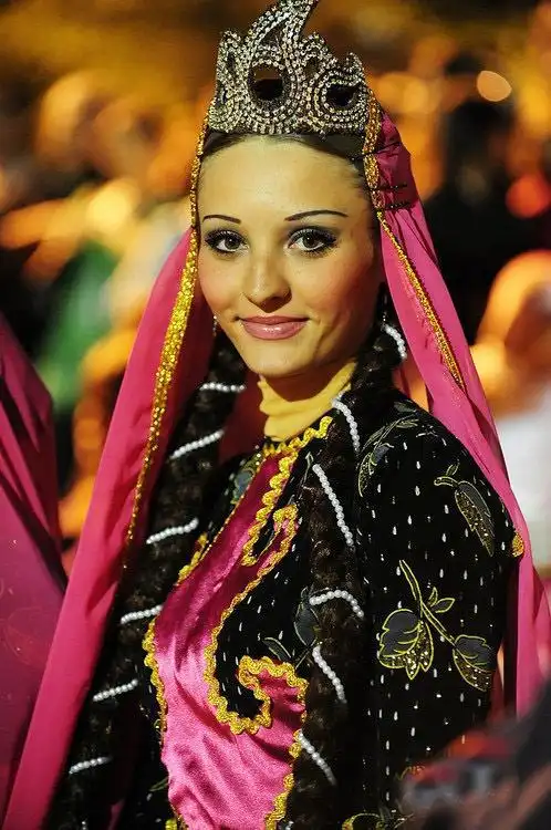 阿塞拜疆族(阿塞拜疆共和国的主体民族)_尚可名片