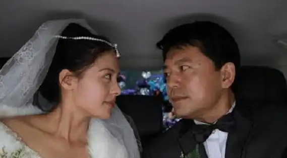 他是国家一级演员,与妻子恩爱30年无绯闻,如今成人生赢家_何政军_范雨