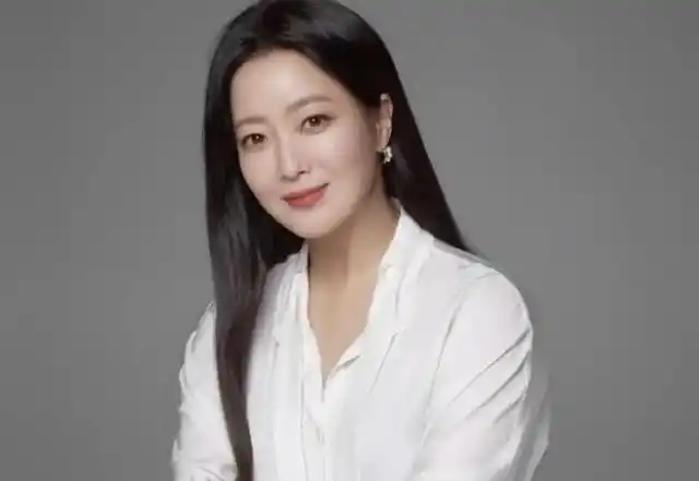 其实,作为一个韩国的演员,模特,金喜善,16岁就开始接广告当模特,1993