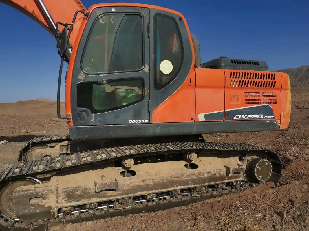 出售,18年斗山220.车况精品,有喜欢的老板联系,1 - 抖音