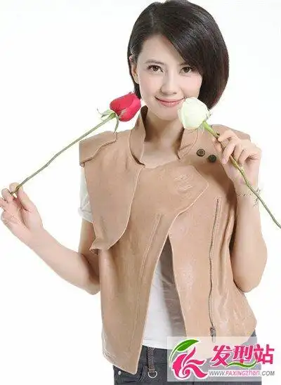 高圆圆2021最新短发造型清新脱俗神似娘娘孙俪