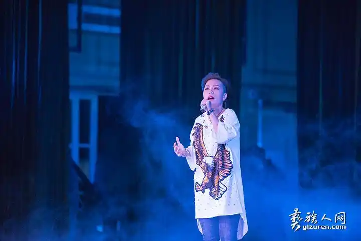 张兆艳演唱《月光下的凤尾竹》朱超表演彝族舞蹈《跳菜情》自然元素