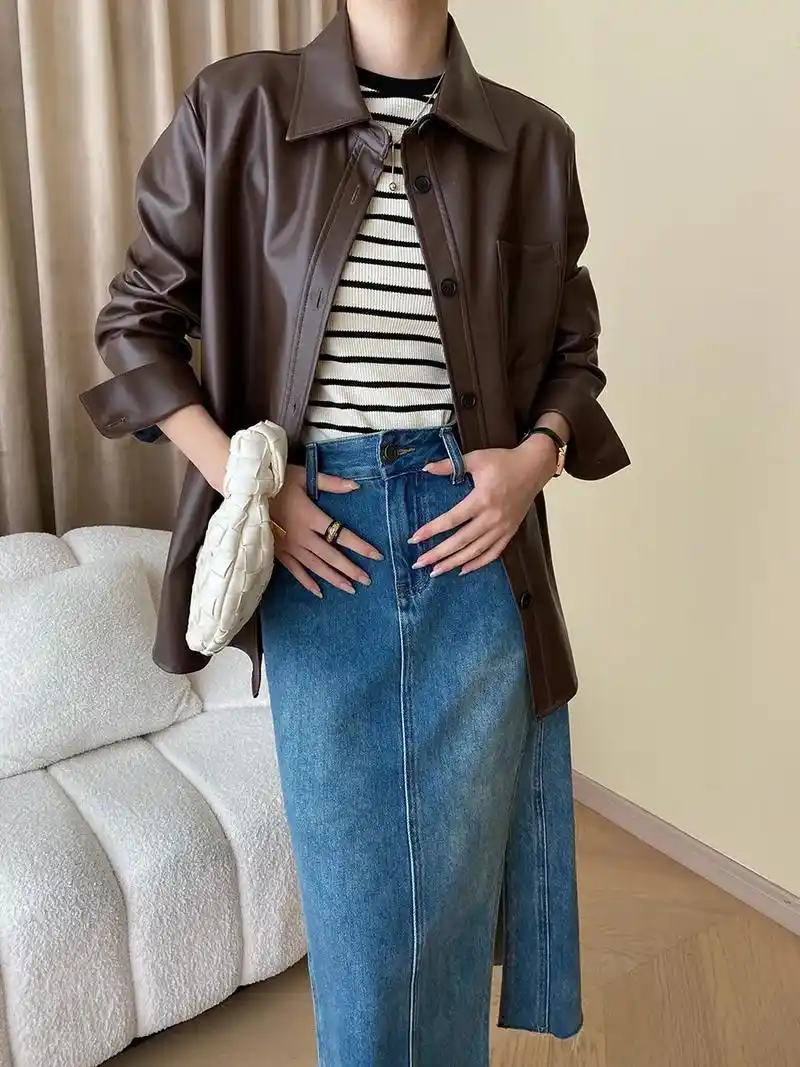 黑色皮夹克新时髦, 牛仔裤配白t恤俏. 女性优雅自信姿 - 抖音