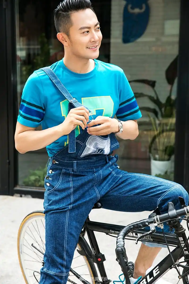 组图:印小天街拍hin抢眼 "印派"混搭新鲜感十足