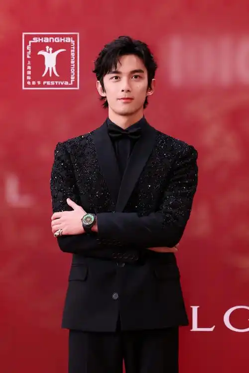 品牌代言人,演员@吴磊leo佩戴bvlgari宝格丽高级珠宝及腕表亮相第26