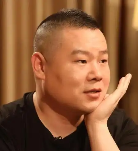 私生子风波影响?38岁岳云鹏头发花白,头顶大片斑秃