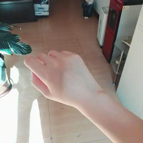 经常被夸奖手白手好看,尤其是每次美甲的时候.