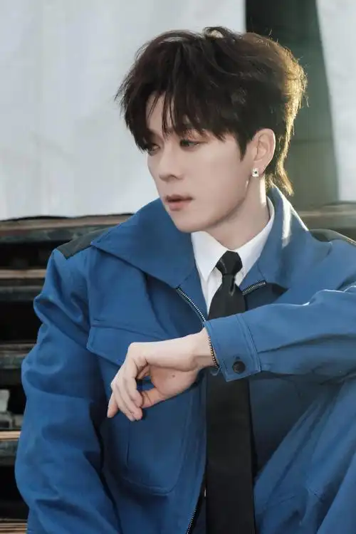 王栎鑫超话#天津无限美好音乐节#今天是男高小王,新耳返 小绿 乐队