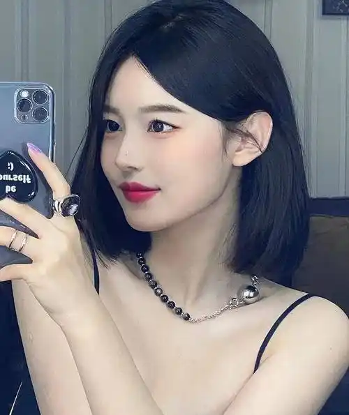 学生头发型,才是女生最美最好看的发型,减龄瘦脸显气质不过时_小时候