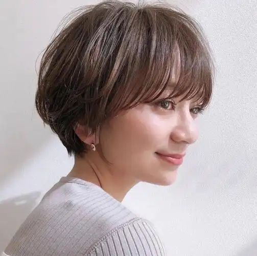 发型欣赏撇耳头短发发型