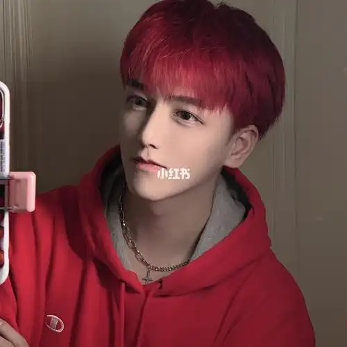 我漂了2次 染出来的红色特别通透 如果想低调一些的男生可以只漂