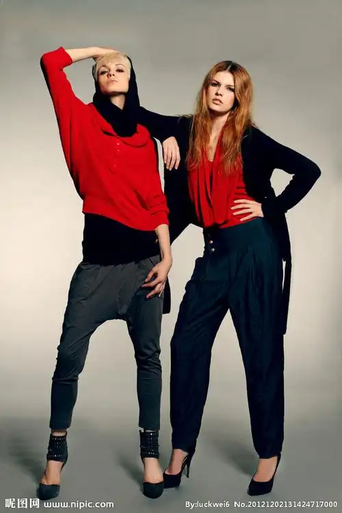 服装模特双人物服饰