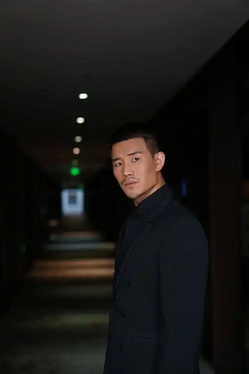 打开凤凰新闻,查看更多高清图片近日,有关谢孟伟的一组时尚组图曝光