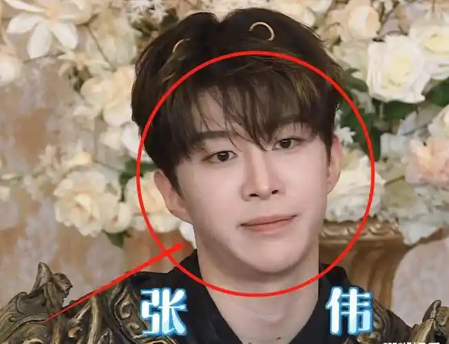 范丞丞猜旧照认出蔡徐坤,却将张小斐认成男星,贾玲都来不及救场_节目