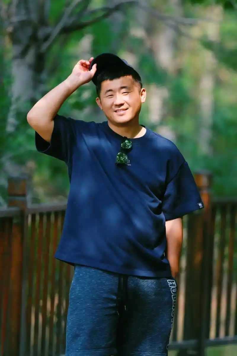 我有一段回忆在梦里重新浮现,你呢?#80后大叔 #治愈系笑容 - 抖音