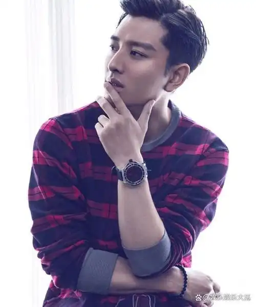 这一消息一出,立刻引起了网友们的关注和猜测,很多人都想知道贾乃亮的