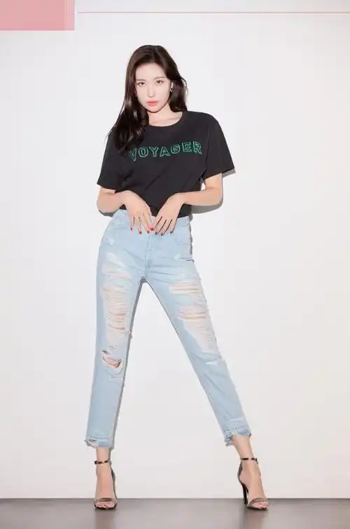 宣美穿牛仔裤拍写真比例出众