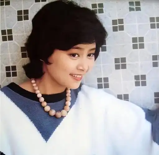 "弃夫出国",单身29年无子女,凭《庐山恋》爆红的张瑜近况如何