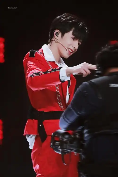 湖南卫视春晚##刘耀文a爆了大鲨四方