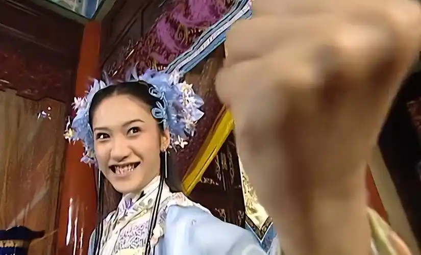 后来也没走到最后,好在在39岁嫁给了自己的男闺蜜,终获幸福!