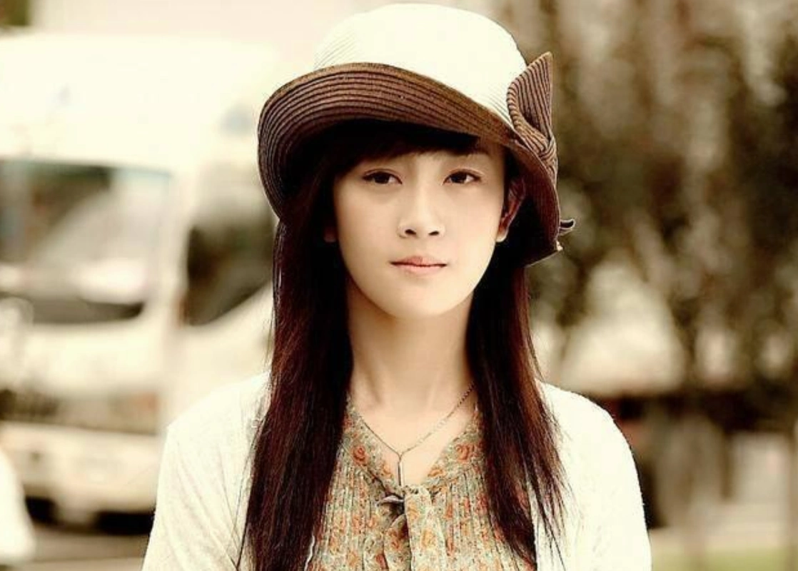 张檬小五爱情长跑终成眷属!年轻旧照被扒出,网友直呼太美了!