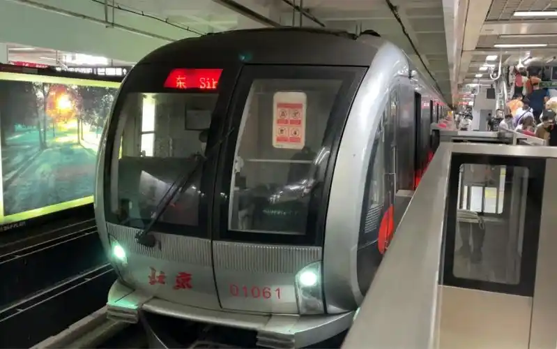 【北京地铁】一号线新车杵子出站