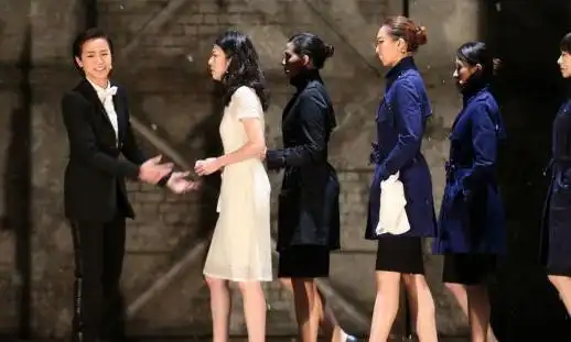 何韵诗默认与邓九云女女恋称感情世界没烦恼