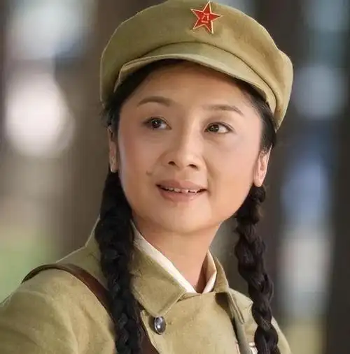 王新军的前妻唐静,离婚后坚守独身誓言,她的现状引人好奇