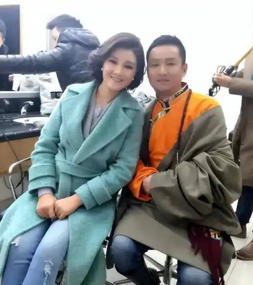 降央卓玛:从穷女孩到最强女中音,婆婆是我的坚强后盾_工作_家庭_父亲