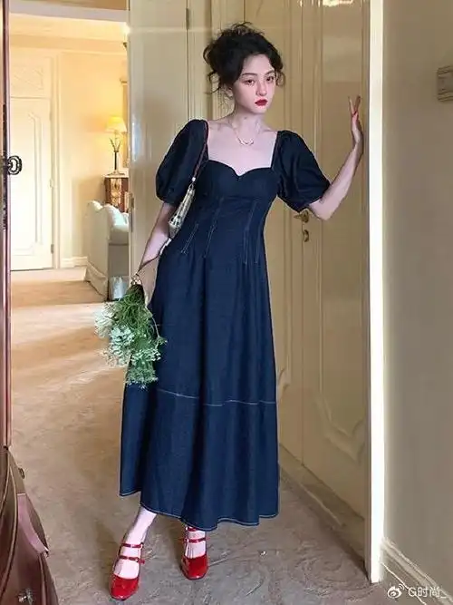 "连衣裙 高跟鞋"才是春夏最时髦的打扮,优雅显高,适合小个子