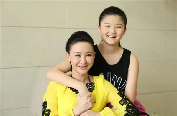 25岁首登春晚与孙楠相识一天就闪婚却因第三者被迫离婚