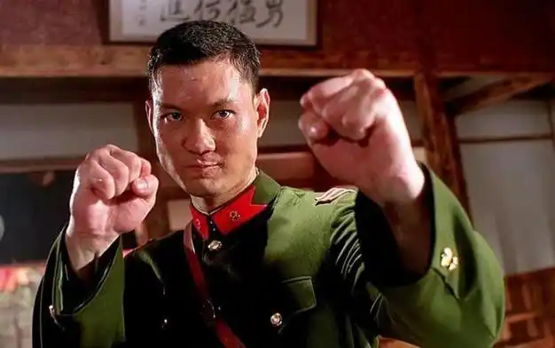 老戏骨周比利近况曝光65岁展示健硕背阔肌网友像两个大疙瘩