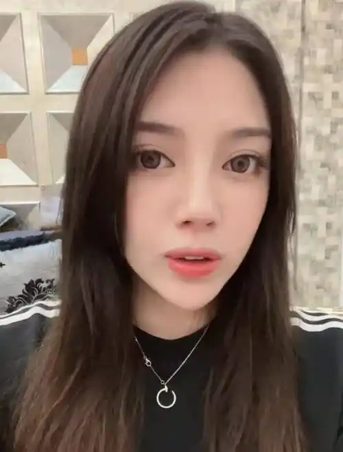 兜儿小时候还当过运动员,国家级的那种,据说她曾