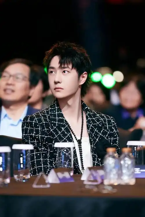 爱奇艺尖叫之夜王一博 2023年电影男主角 - 抖音