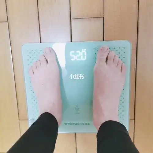 今天练了五十分钟,出了不少汗,但是上称体重还跟昨天一样,52kg.