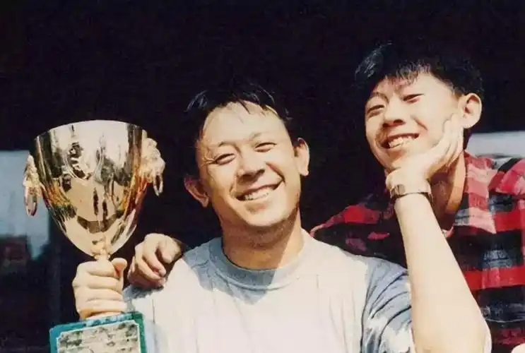 姜文姜武是双胞胎吗姜文和姜武不是双胞胎吗