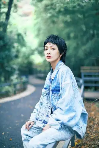 美女演员歌手郭采洁迷人写真美照欣赏