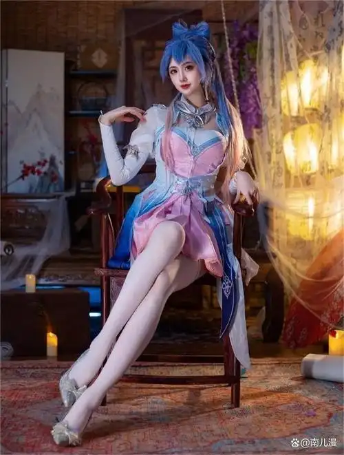 一人cos斗罗五美,小舞唐舞桐太绝了,先天条件没得说,好美