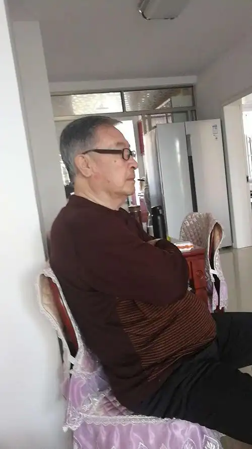 我要带瓶好酒回家……《红城1947》