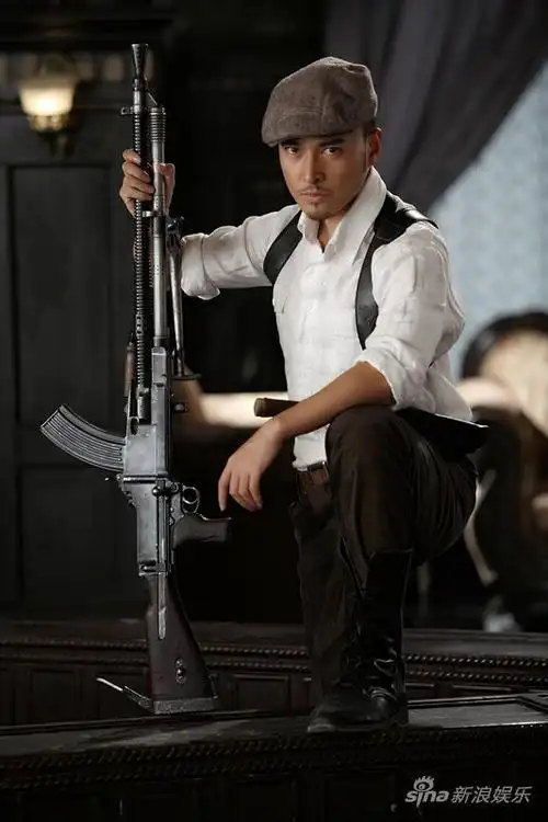 由谭凯,郝柏杰,蒋欣,程煜等主演的大型抗战题材电视剧《边城》今晚在