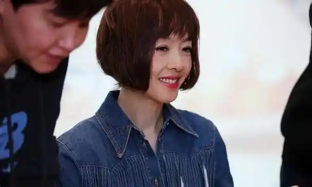 从万人迷到万人弃53岁的鲁豫是怎么从一线变成离线的