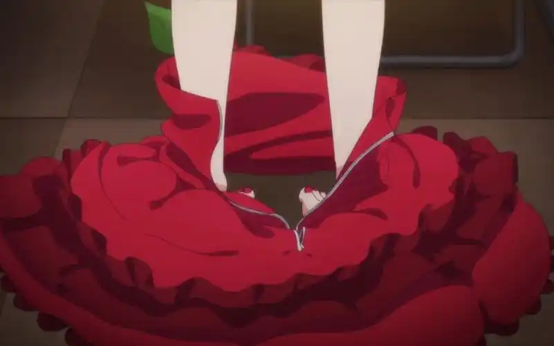 你的裙子掉了这位美女请注意一下形象