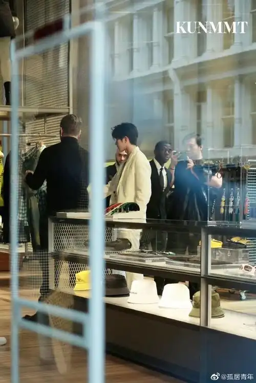 蔡徐坤纽约探店路透##蔡徐坤纽约饭拍路透