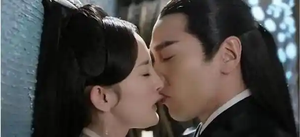 这些中老年演员拍吻戏,看得人无语|陶虹|李沁|杨幂|张嘉译|张子枫