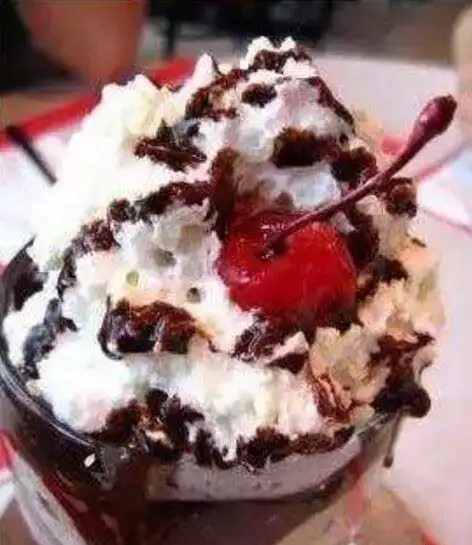 世界上最贵的雪糕黄金甜筒600万永不融化只能看不能吃