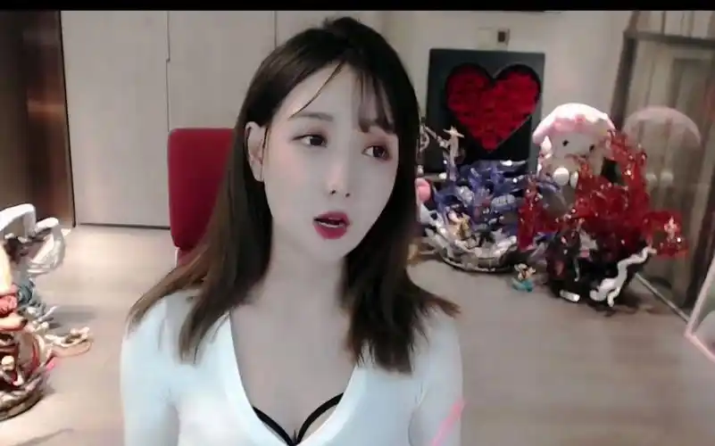 罗米娜透漏跳槽斗鱼前,对斗鱼女主播的考察情况.【凶狠无比