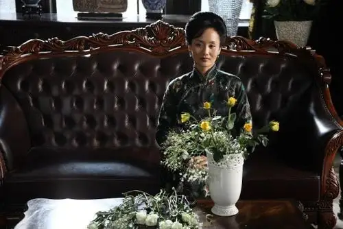 在热拍谍战剧《一触即发》中,知名演员李立群和李颖在剧中出演一对罪