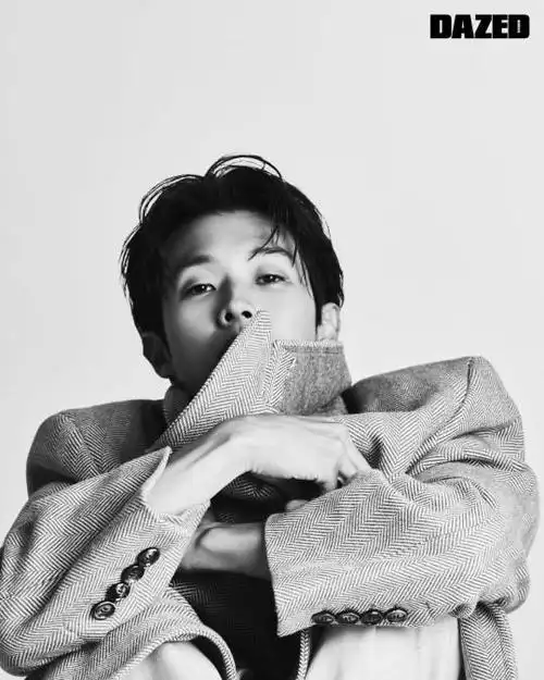 韩国艺人崔宇植最新杂志写真曝光__财经头条